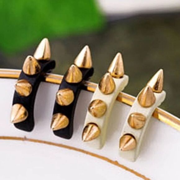 (P1) Spike Earrings - Picture 1 of 6